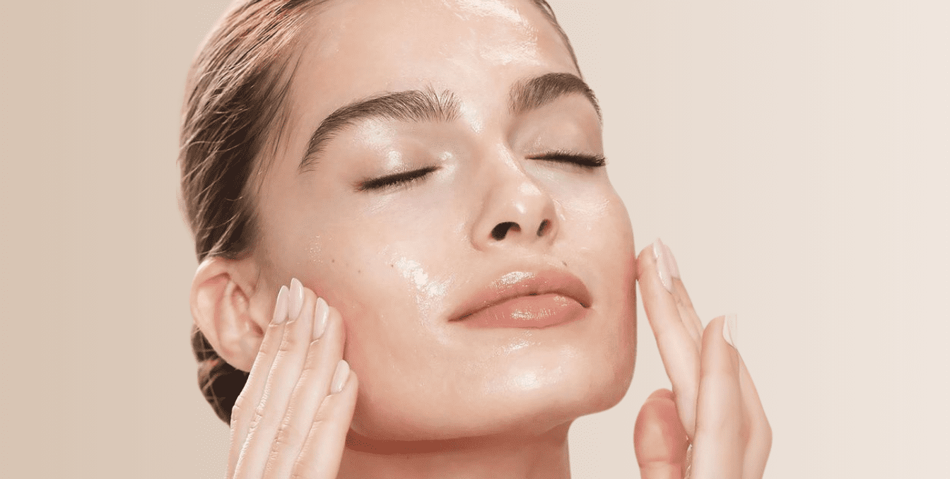 modelo mujer crema cara