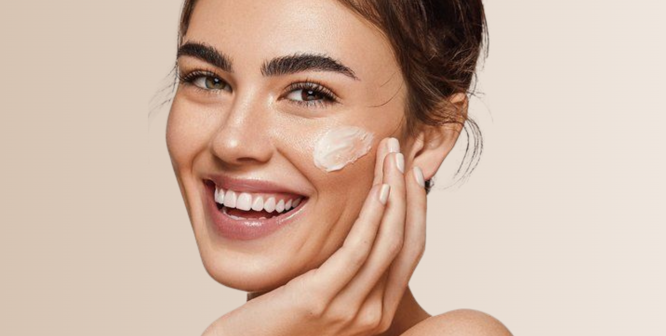 modelo mujer crema cara